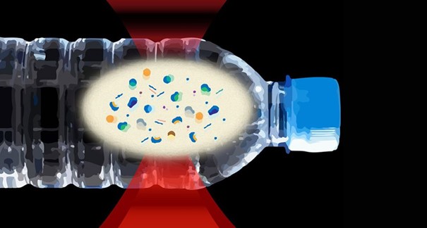 Nanoplastikteilchen in Plastikflaschen