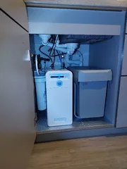 LivingTap-Anlage im geöffneten Küchenunterschrank