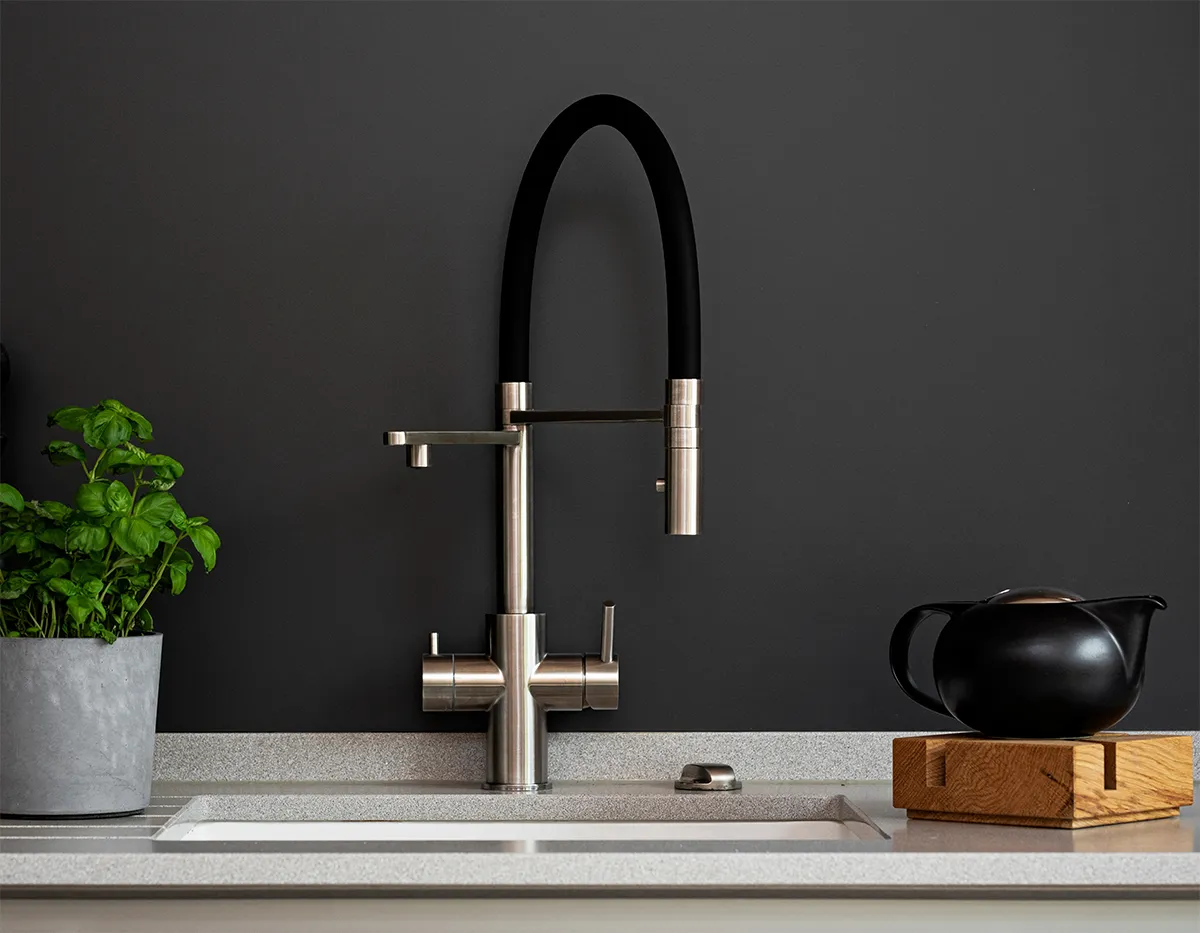 Vorschau: Living Water Sprudel Wasserhahn mit Kohlensäure und Wasserfilter, Edelstahl gebürstet Brauseauslauf schwarz