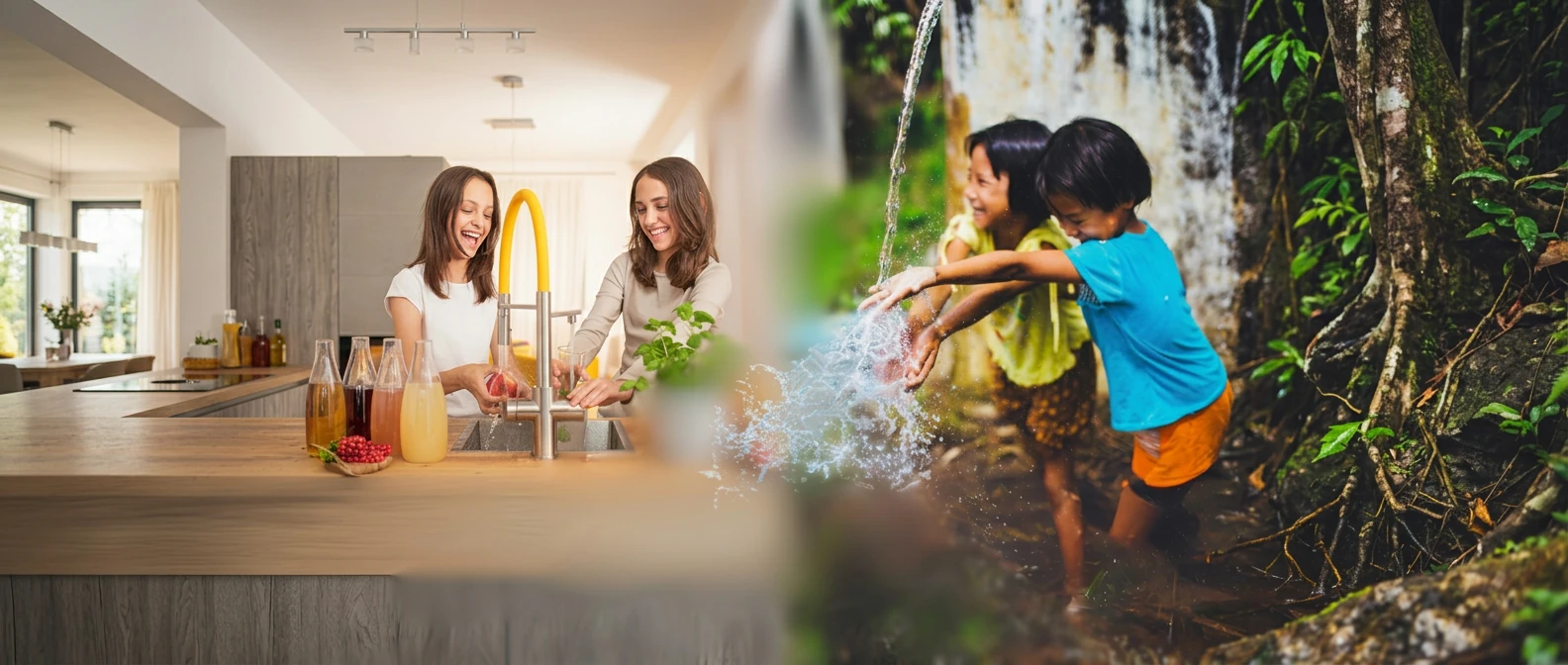 Zwei Frauen an einem Wasserhahn und zwei Kinder an einer natürlichen Wasserquelle