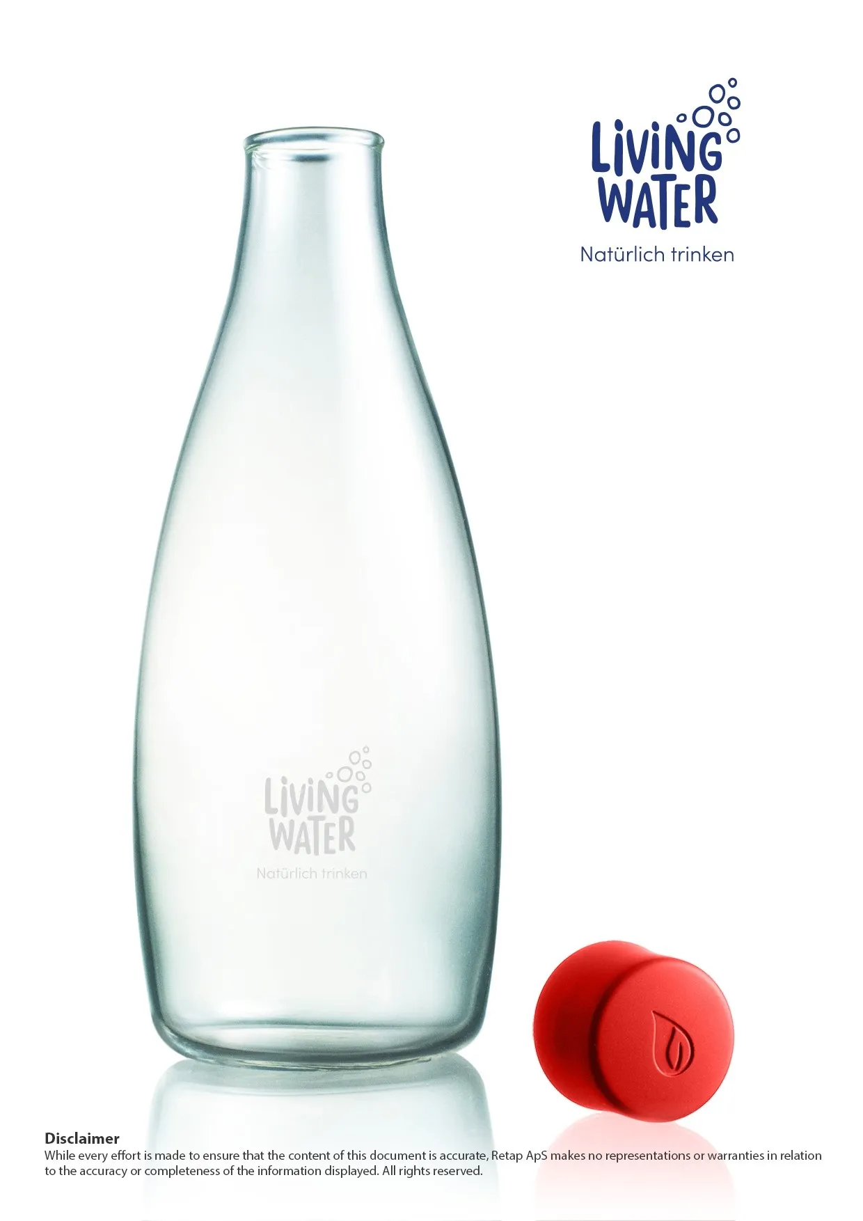 Eine gläserne Wasserkaraffe mit rotem Deckel und dem Schriftzug "Living Water".