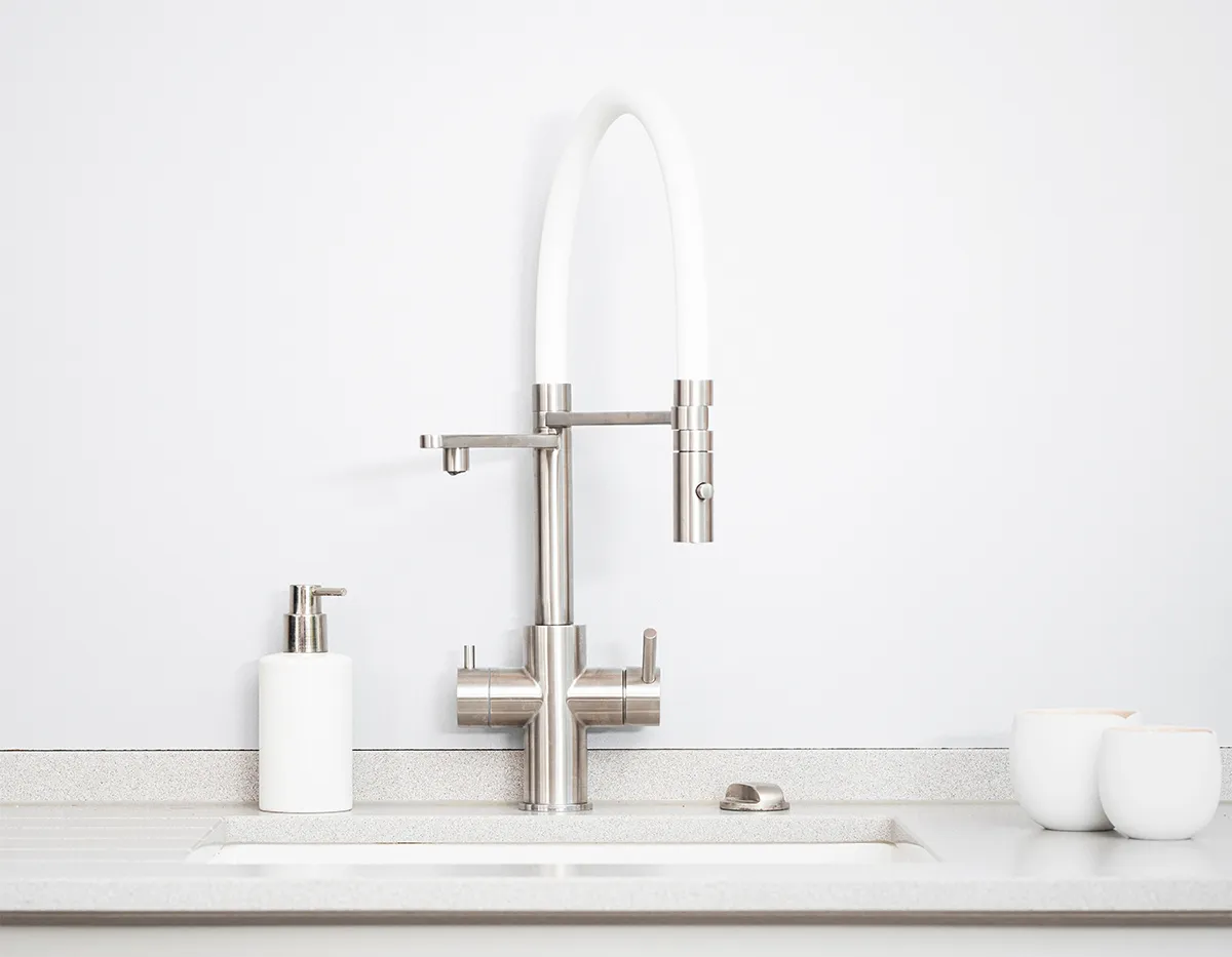 Vorschau: Living Water Wasserfilteranlage mit Wasserfilter, Edelstahl gebürstet Brauseauslauf weiß 
