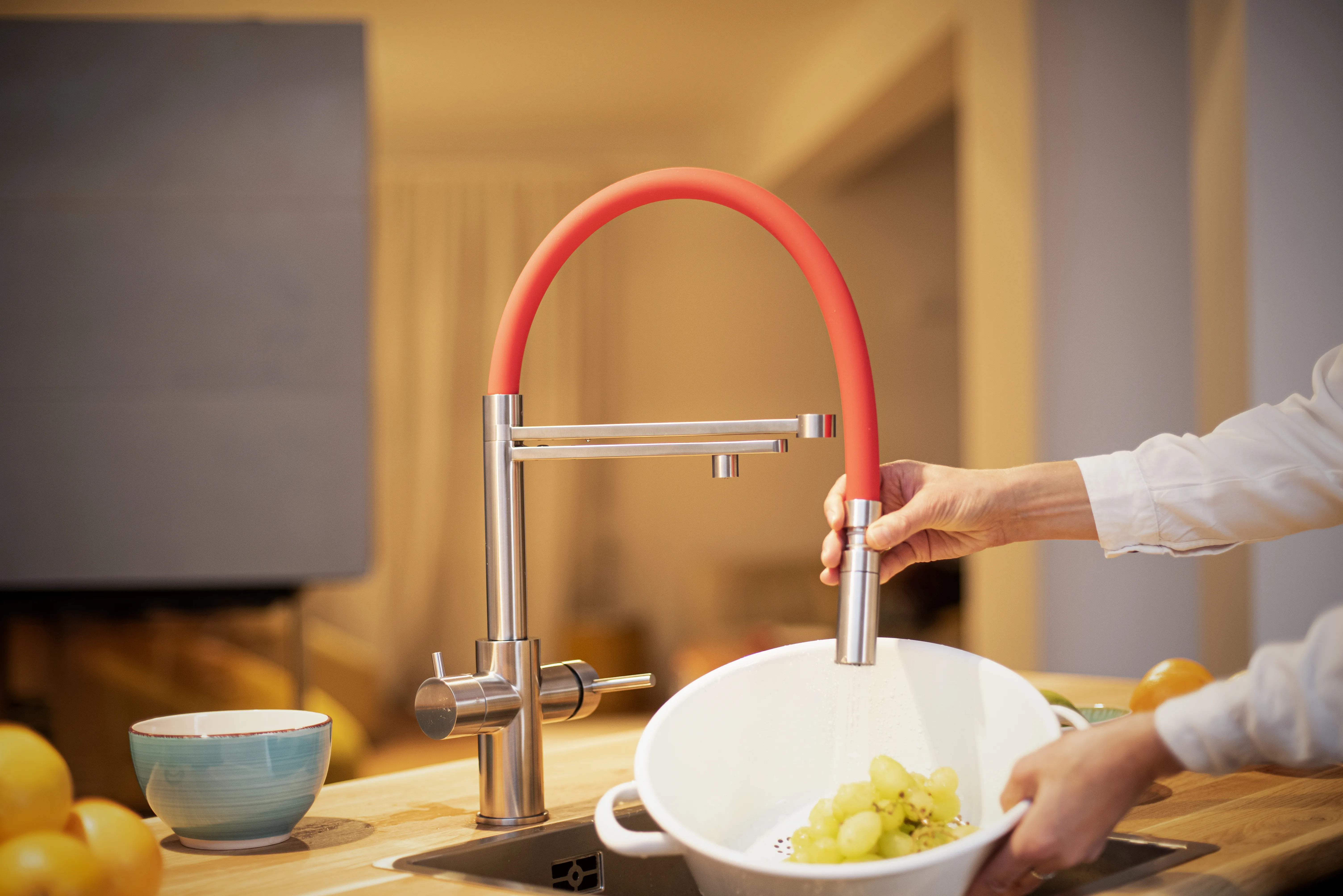 Vorschau: Living Water Wasserfilteranlage mit Wasserfilter, Edelstahl gebürstet Brauseauslauf rot