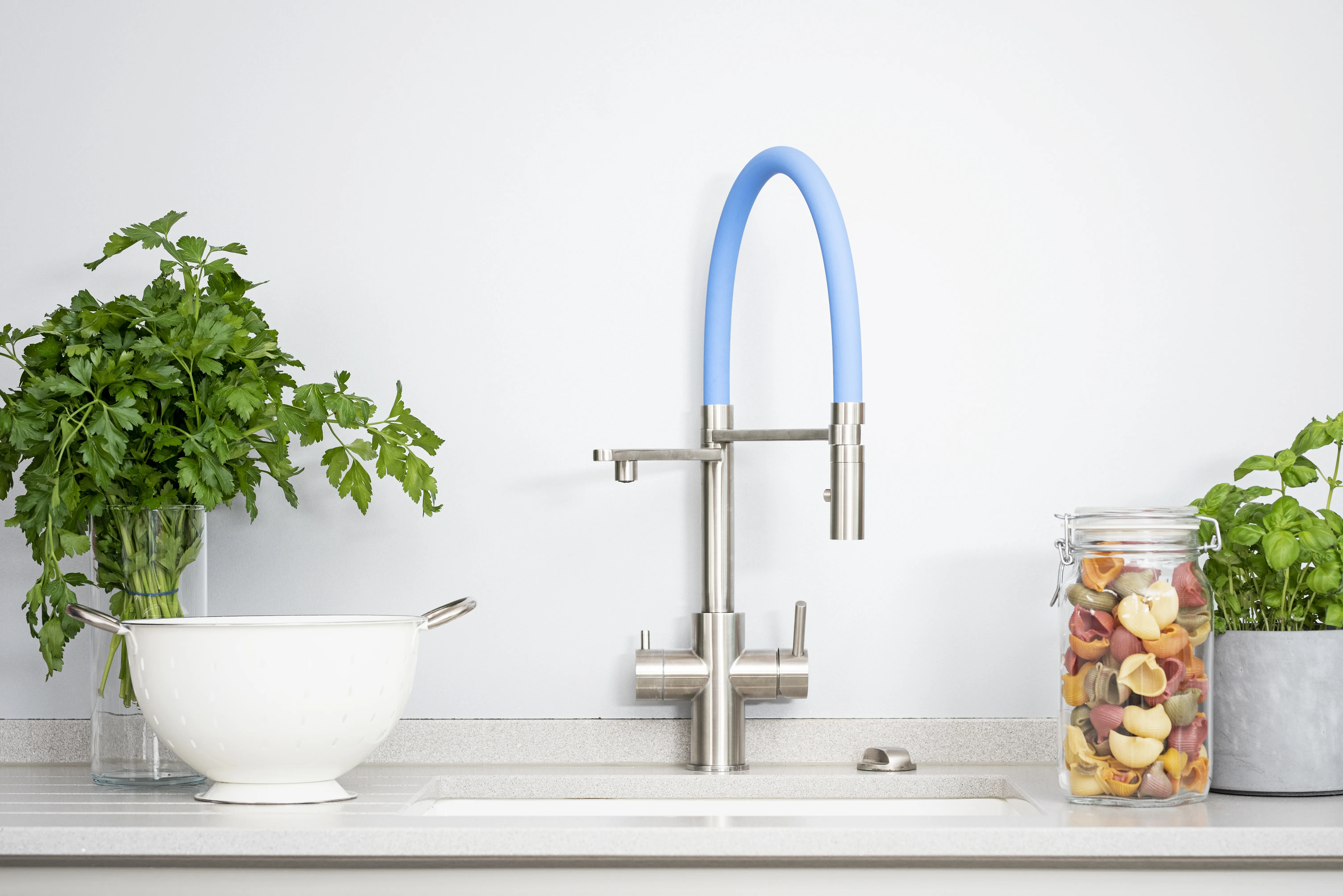 Aktivkohleblockfilter für deine Küche Wasserfilterhahn mit blauem Schlauch und Aktivkohleblocktechnologie