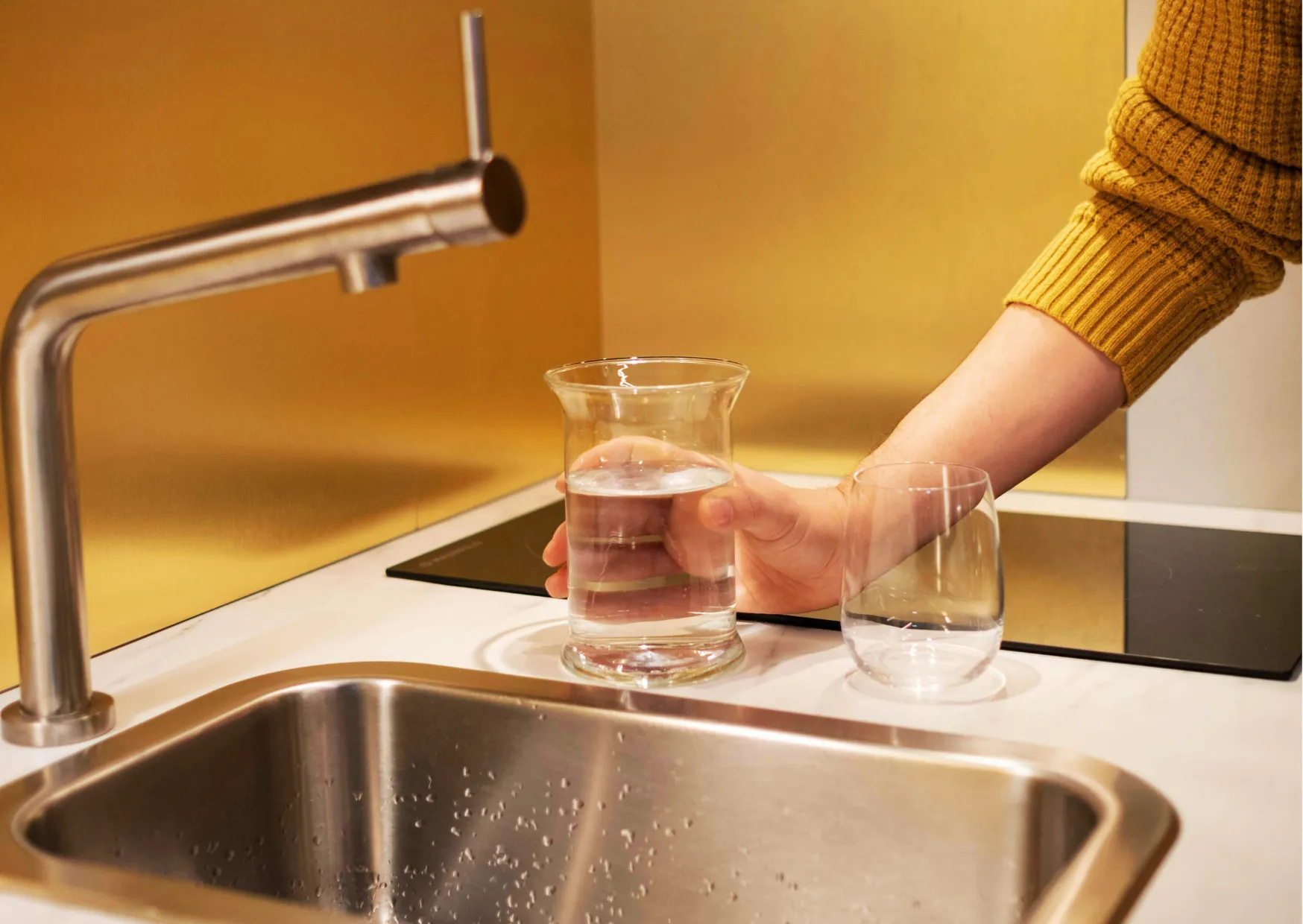 Titelbild_leitungswasser trinkbar, ist leitungswasser gesund, leitungswasser trinken ist leitungswasser gesund, leitungswasser trinkbar, leitungswasser trinken, wasser trinkbar, leitungswasser gesund
