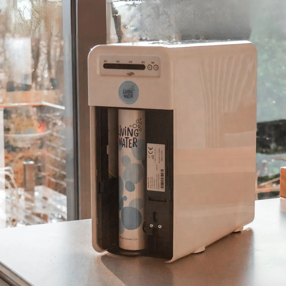 CO2-Kartusche im Living Water Cooler für gekühltes Sprudelwasser mit einfachem Austausch und optionalem Befüllungsservice.